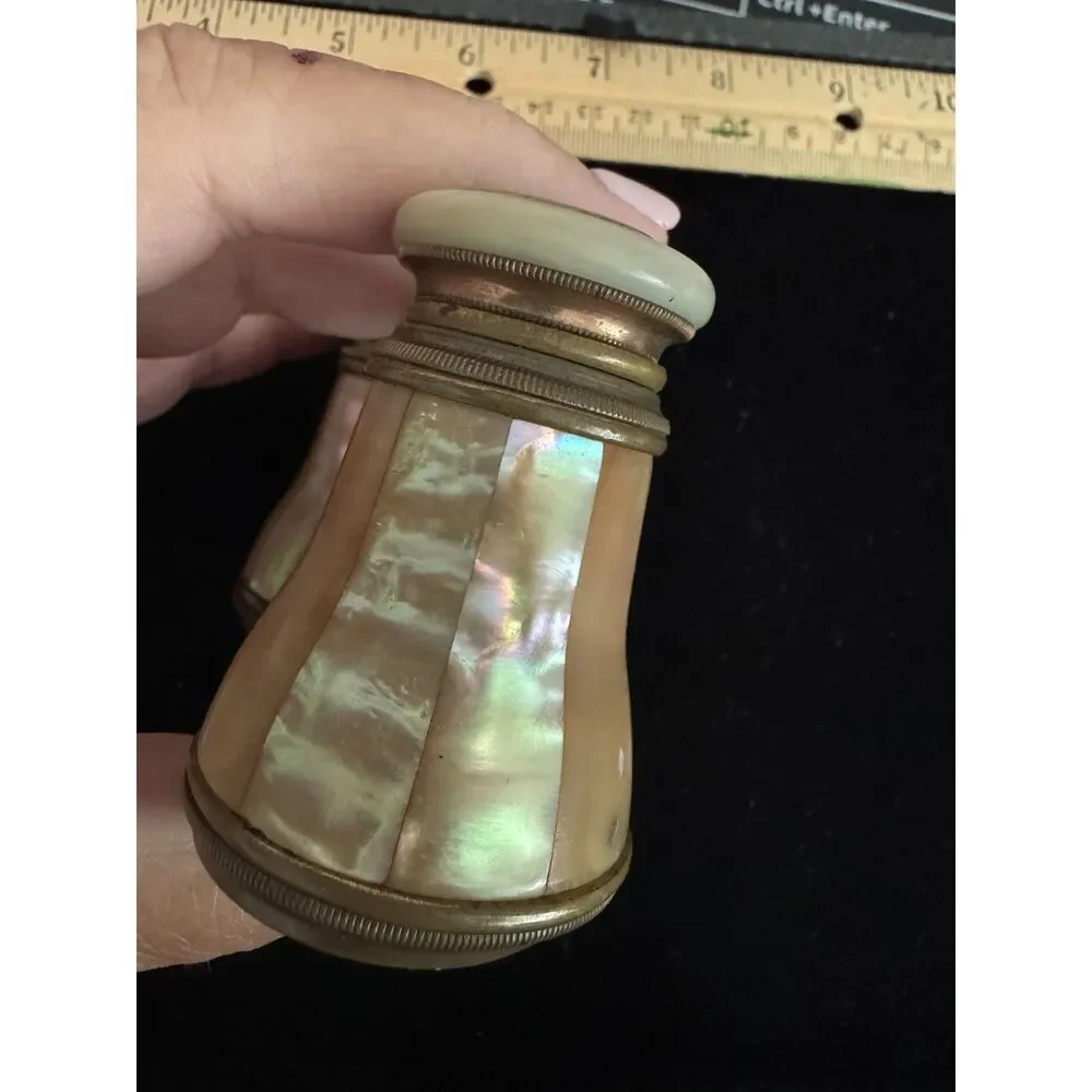 Le Marquise Victorian Mother of Pearl Opera Glasses.